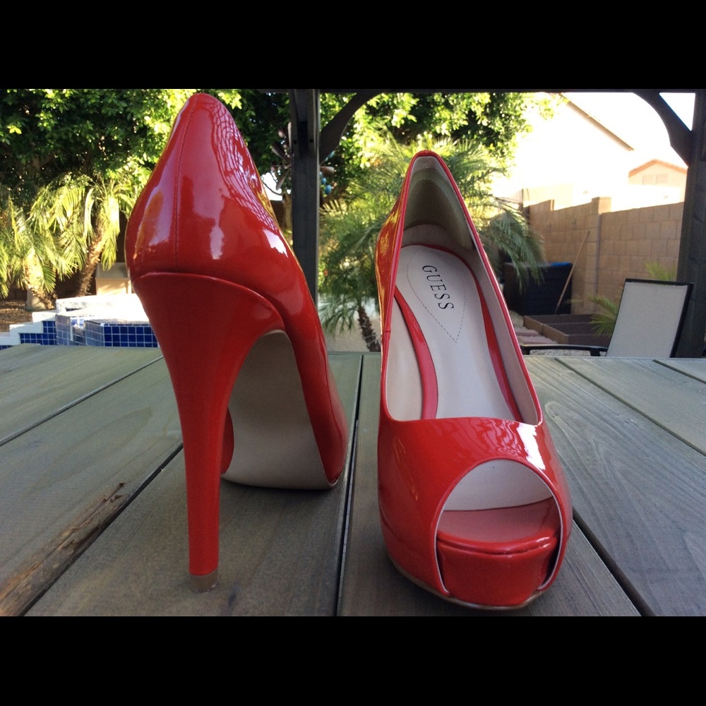 GUESS RED HEELS